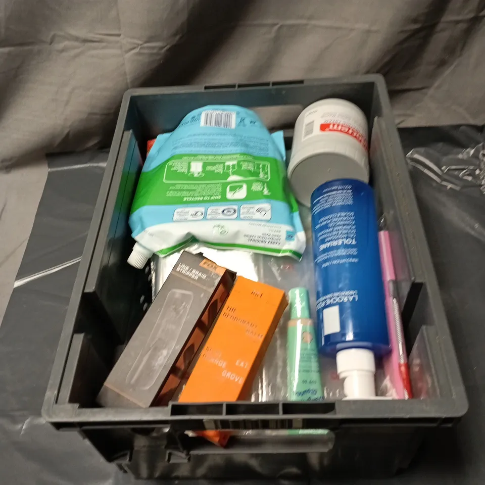 APPROXIMATELY 20 ASSORTED COSMETIC ITEMS INCLUDING SUDOCREM, LA ROCHE POSAY FOAMING GEL DOUBLE CLEANSER, AVEENO  CREAM, ORANGE GROVE DEODORANT ETC