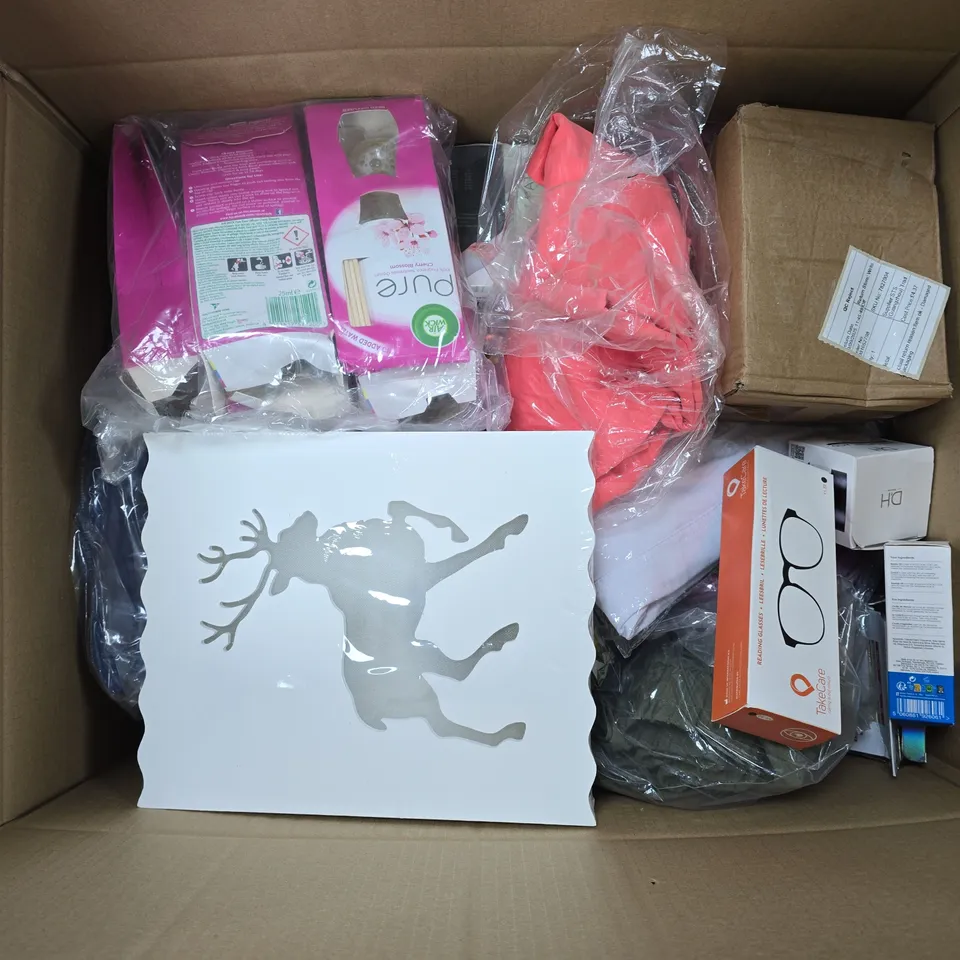APPROXIMATELY 20 ASSORTED ITEMS TO INCLUDE EAU DE PARFUM TRIO, UNICORN BAG, READING GLASSES, ETC