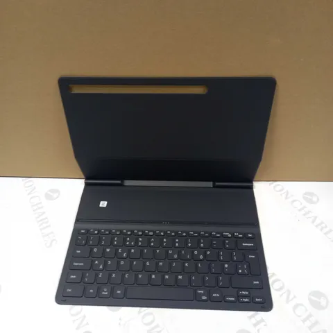 SAMSUNG BOOK COVER KEYBOARD SLIM