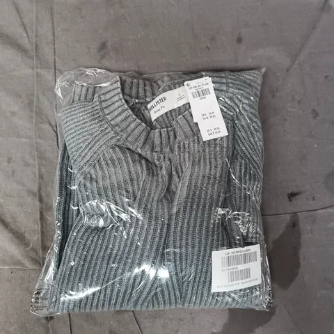 BAGGED HOLLISTER BOXY FIT JUMPER IN SAGE SIZE LARGE
