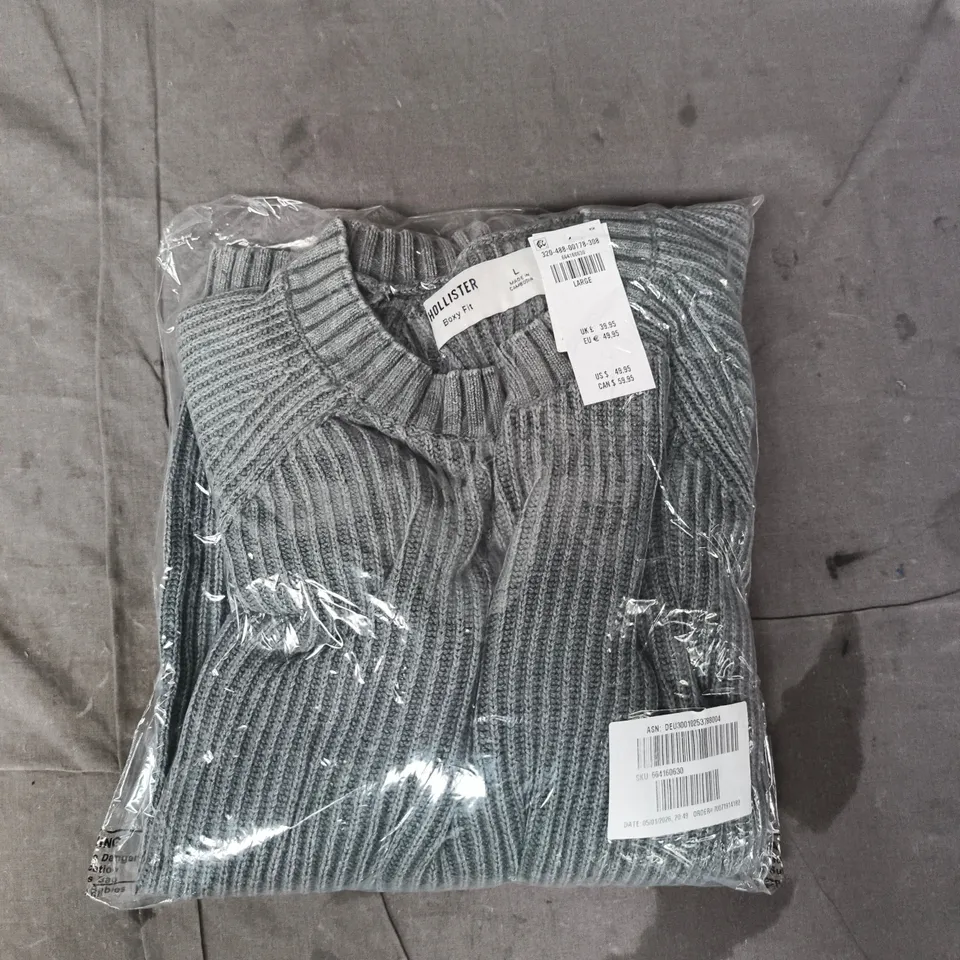 BAGGED HOLLISTER BOXY FIT JUMPER IN SAGE SIZE LARGE