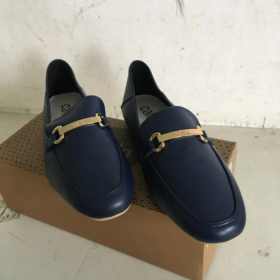 BOXED PAIR OF SIZE 38.5 CALLA NAVY SHOES