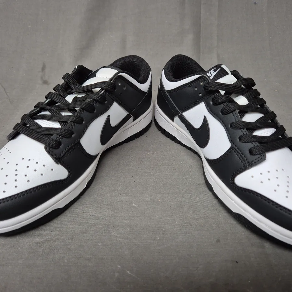 BOXED PAIR OF NIKE DUNK LOW SHOES IN BLACK/WHITE UK SIZE 4.5