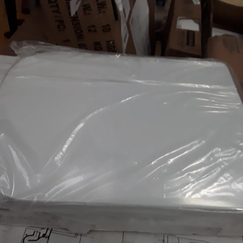WHITE RECTANGULAR TOILET SEAT