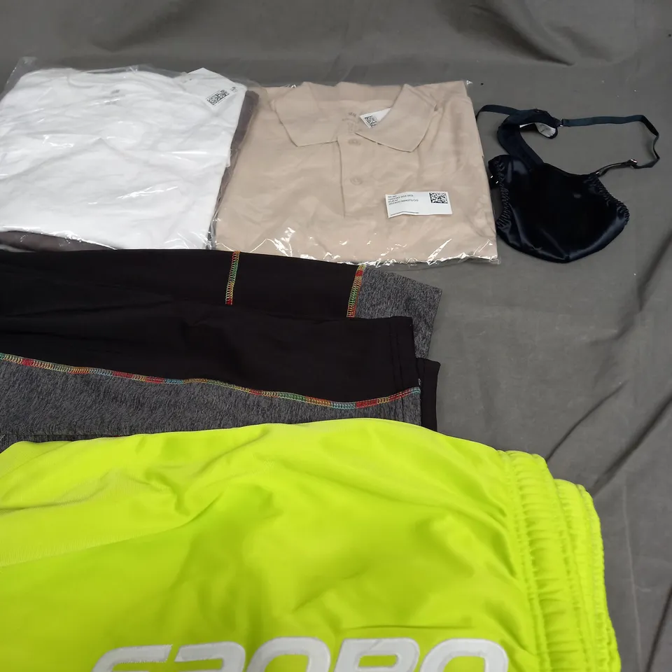 BOX OF APPROXIMATELY 25 ASSORTED CLOTHING ITEMS TO INCLUDE - SHORTS , T-SHIRT ,  POLO SHIRT ETC