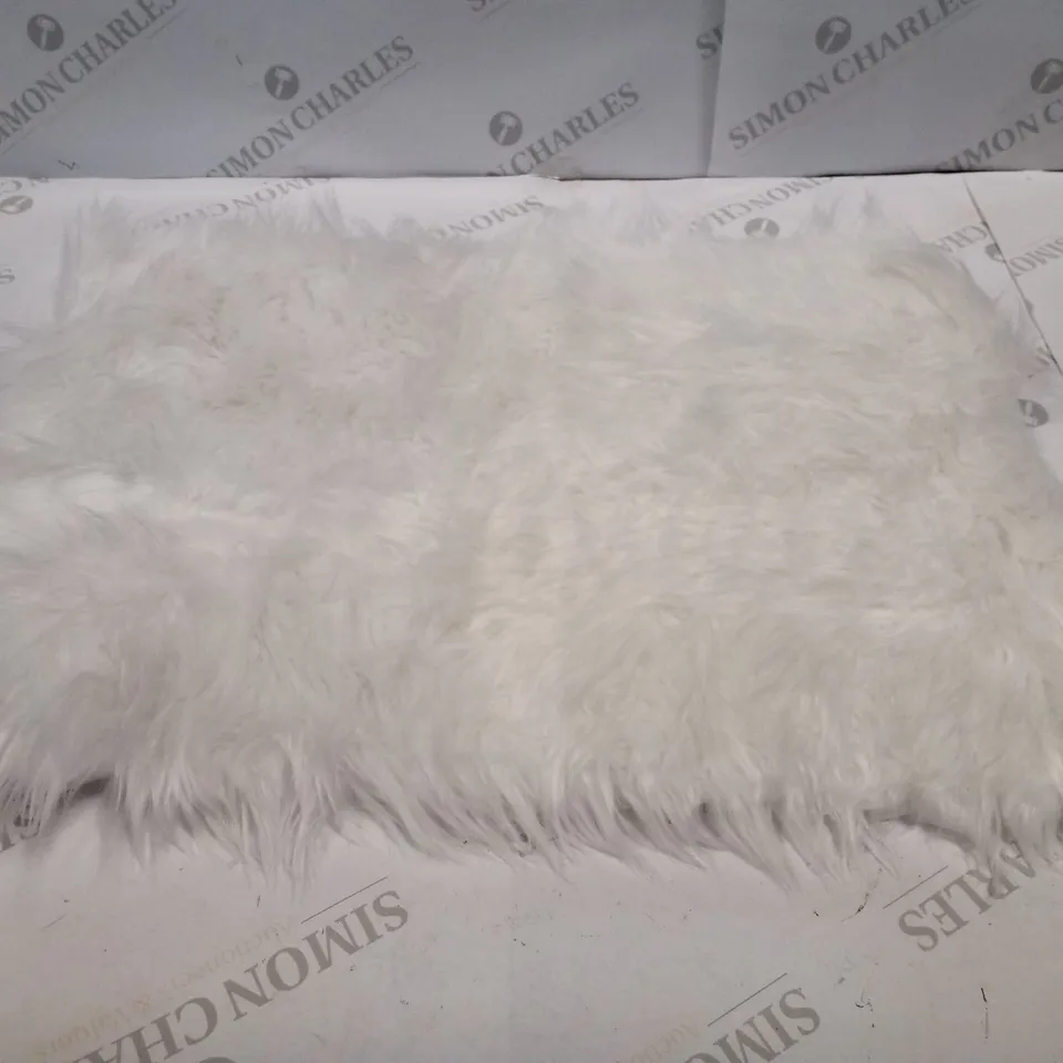 BRAND NEW PACO HOME PLAYA 960 RUG IN WHITE - 40×60CM