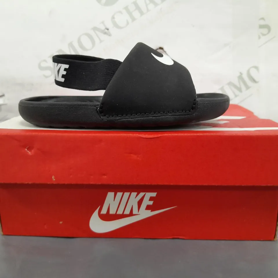 BOXED PAIR OF NIKE KAWA INFANT SLIDES IN BLACK UK SIZE 5.5