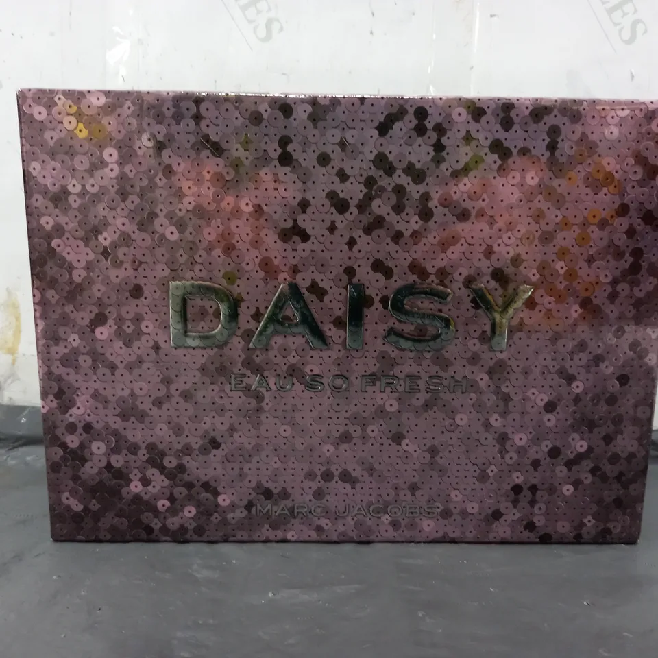 BOXED MARC JACOBS DAISY EAU SO FRESH SET