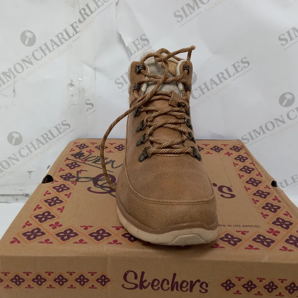 BOXED SKECHERS SYNERGY WARM TECH BOOTS , CHESTNUT - SIZE 7