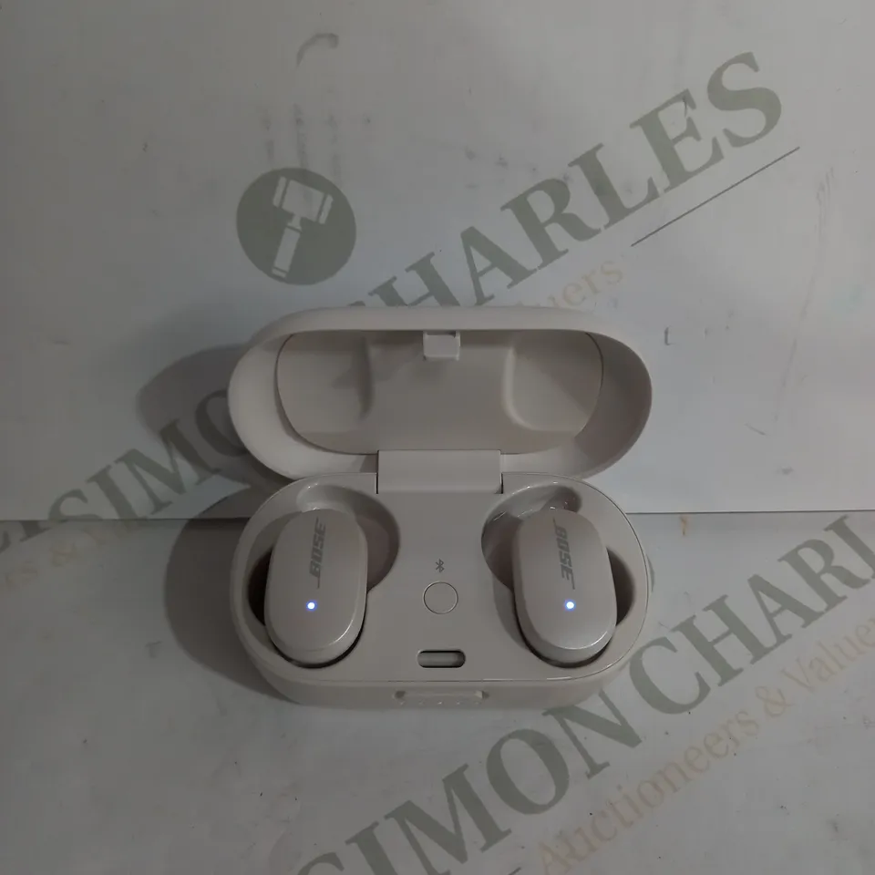 BOSE QUIETCOMFORT IN-EAR HEADPHONES, BLACK