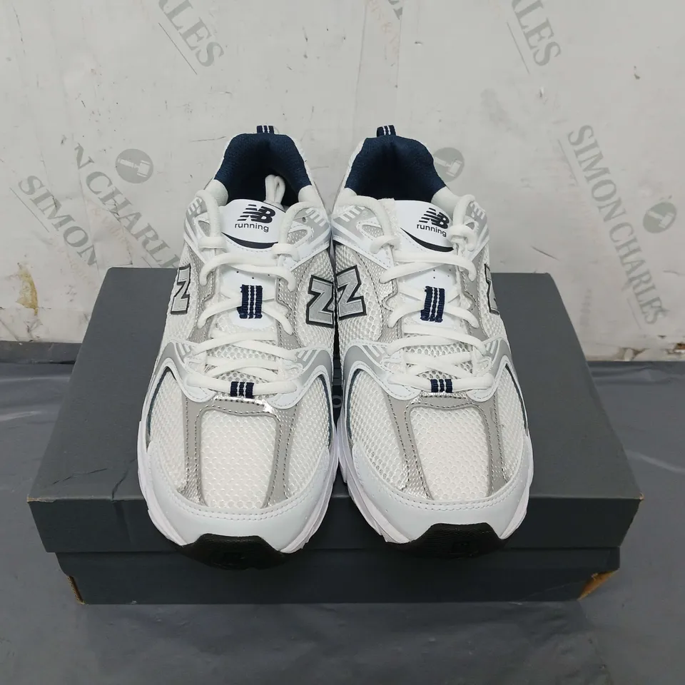 BOXED NEW BALANCE SS20 TRAINERS IN WHITE SIZE 6