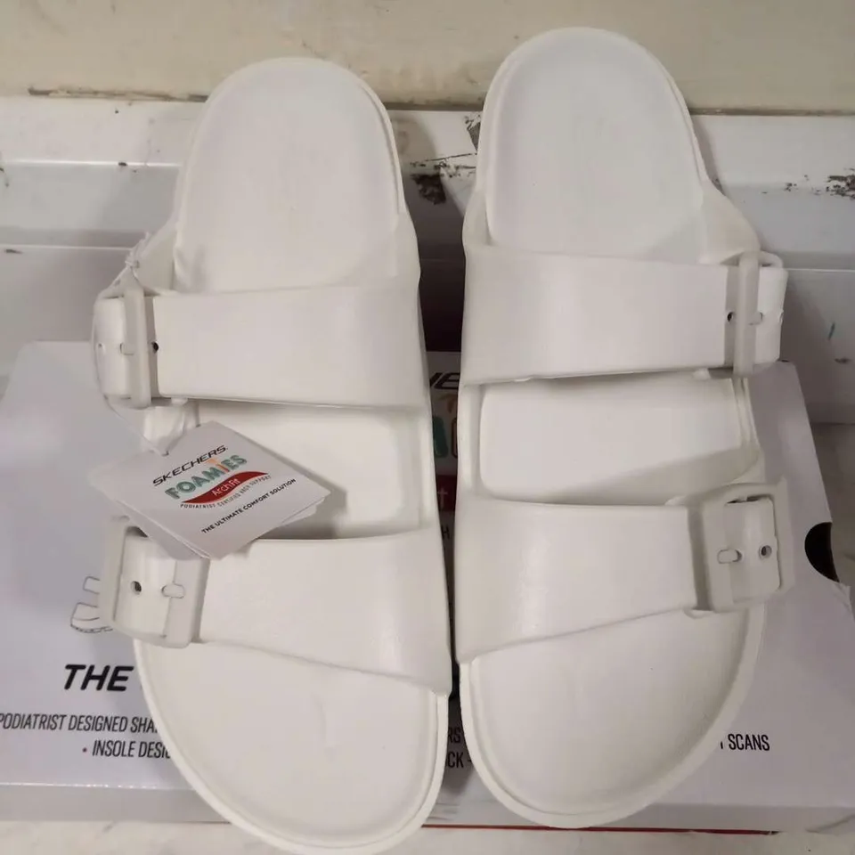 BOXED SKETCHERS FOAMIES ARCH FIT WHITE SANDALS SIZE 6