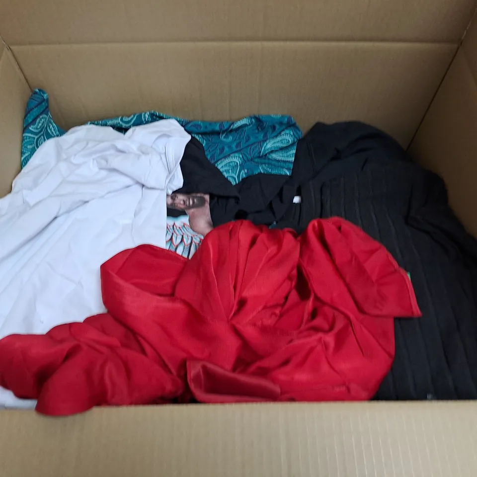 LARGE QUANTITY OF ASSORTED CLOTHING ITEMS TO INCLUDE ZARA, PRETTYLITTLETHING OR SHEIN