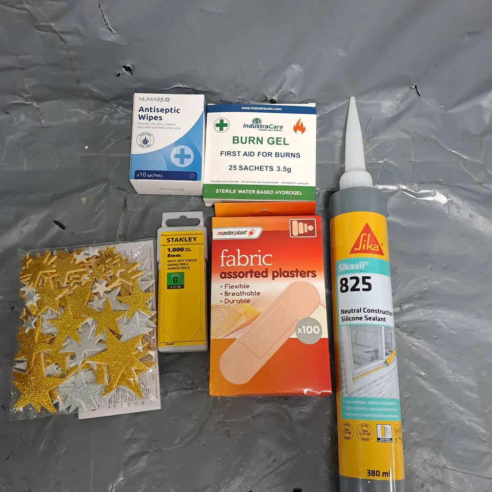 APPROXIMATELY 15 ASSORTED HOUSEHOLD ITEMS TO INCLUDE PLASTERS, SEALANT, BURN GEL ETC 