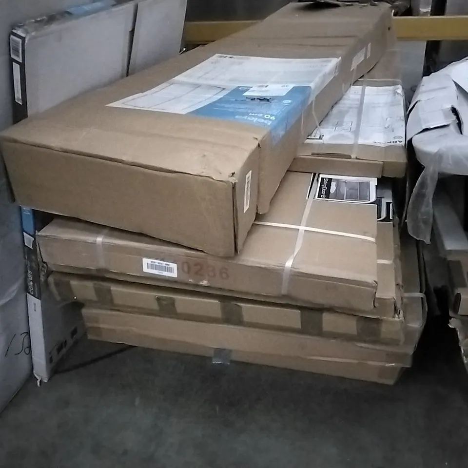 PALLET OF ASSORTED BOXED SHOWER PANELS