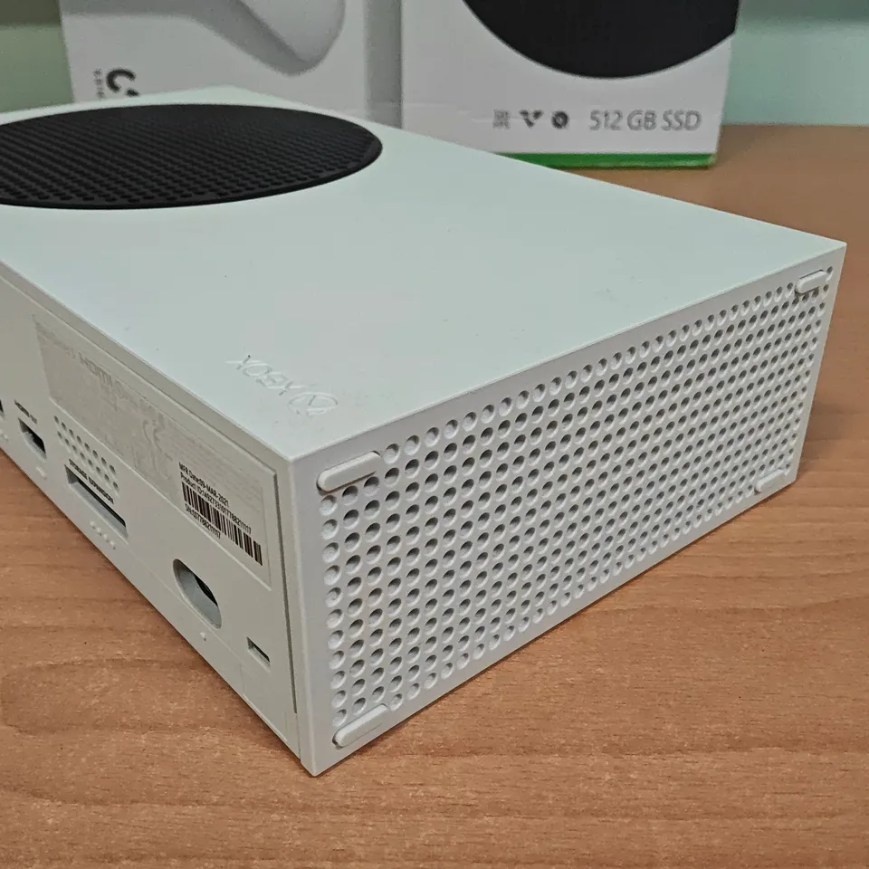 BOXED XBOX SERIES S 512GB DISC FREE EDITION WITH CONTROLLER 