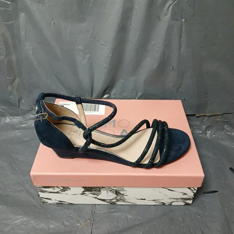 BOXED PAIR OF MODA IN PELLE YAZMINA ALCANTARA ASSYMETRIC GLITZ DEMI WEDGE SHOE IN NAVY SIZE 6