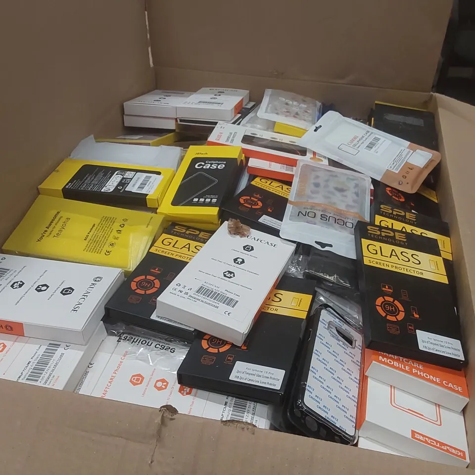 PALLET CONTAINING A VERY LARGE QUANTITY OF ASSORTED PHONE CASES