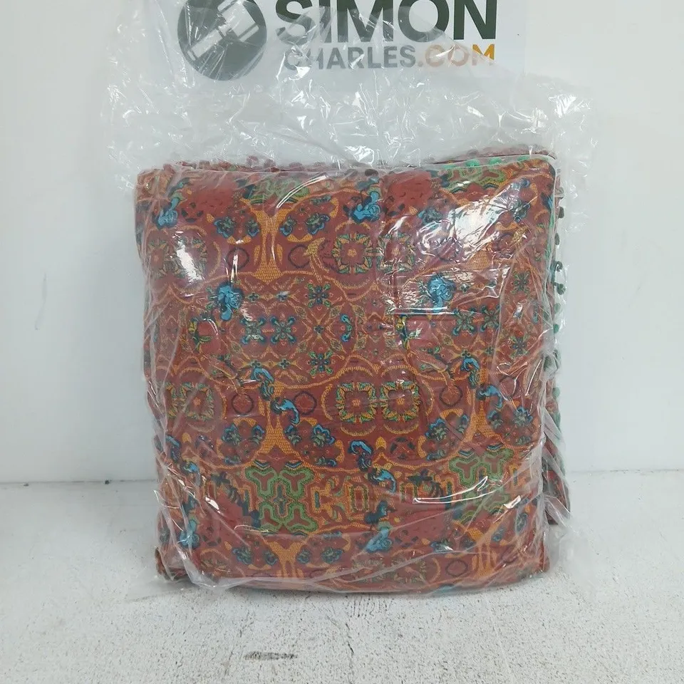SET OF 2 DECORATIVE CUSHIONS WITH MULTICOLOURED FLORAL/MEDALLION PATTERN