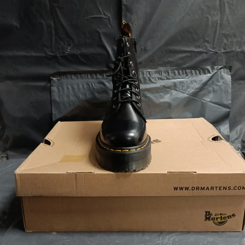 BOXED PAIR OF DR MARTENS JADON ANKLE BOOTS IN BLACK SIZE UK 9.5