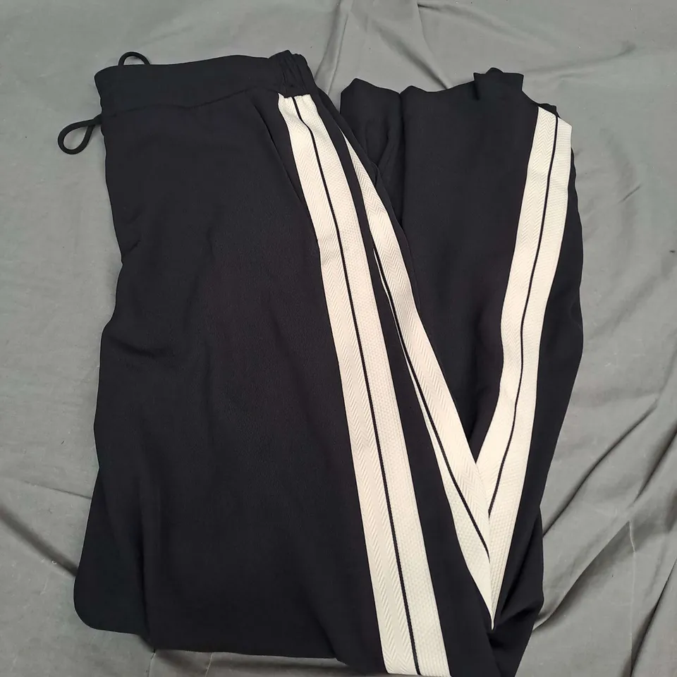 MINT VELVET SIDE STRIPE TROUSER IN BLACK SIZE L