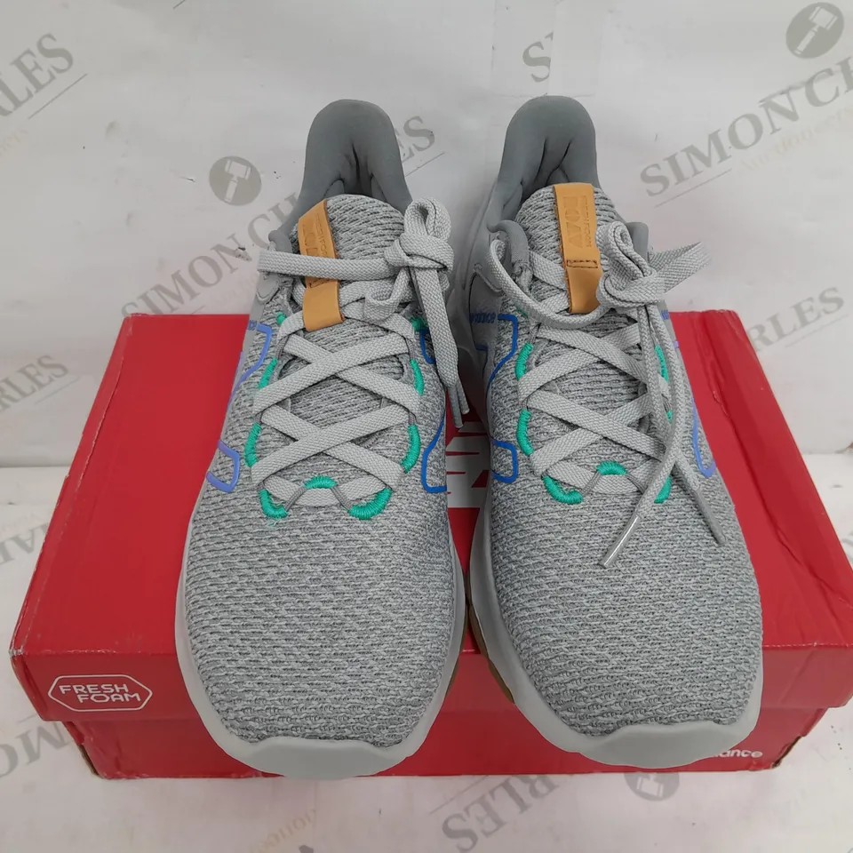 BOXED PAIR OF NEW BALANCE FRESH FOAM LACE UP TRAINERS IN GREY - UK 6