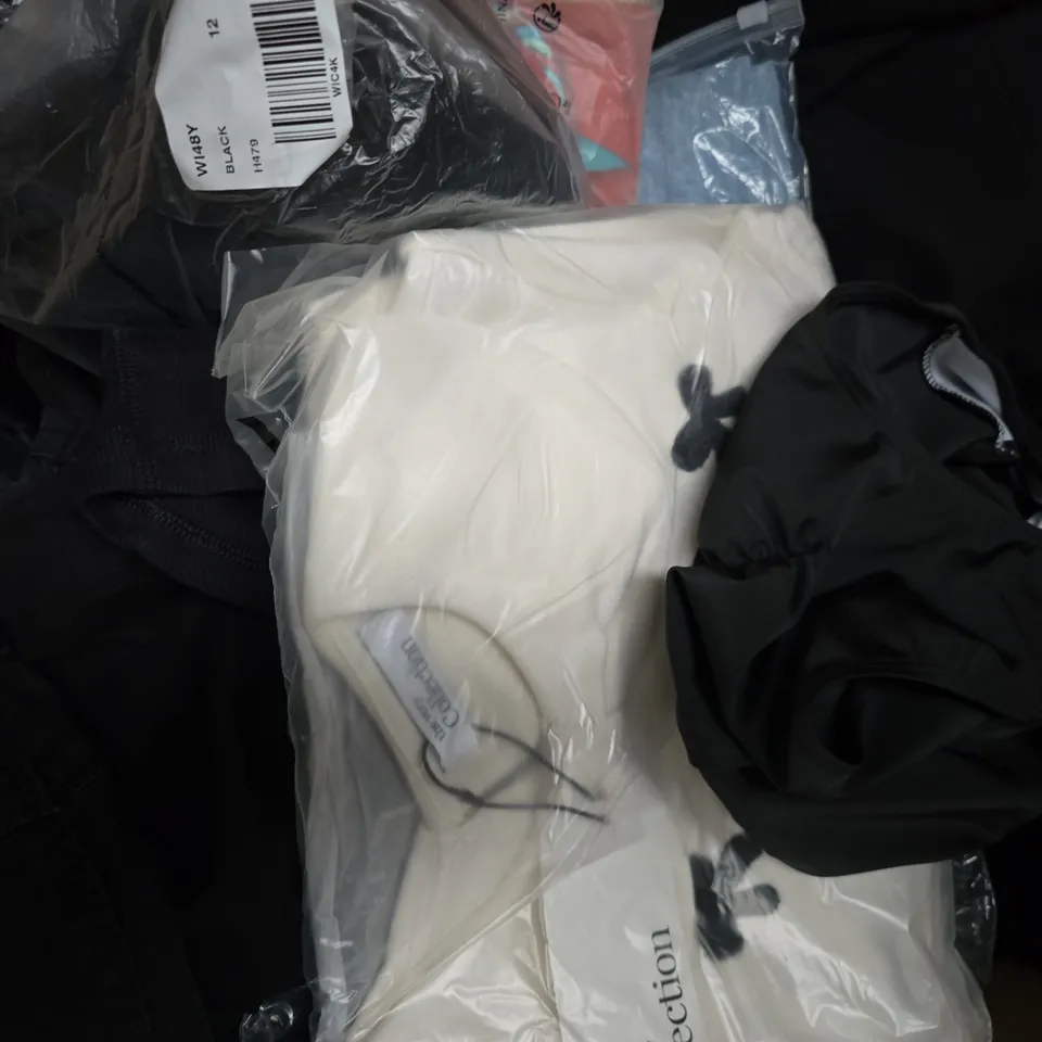 APPROXIMATELY 25 ASSORTED CLOTHING AND FASHION PRODUCTS IN VARIOUS STYLES AND SIZES - COLLECTION ONLY