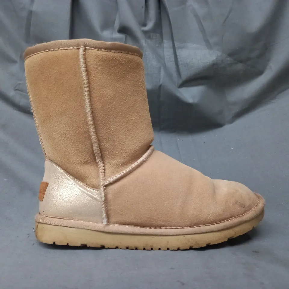 BOXED PAIR OF BONOVA METALLIC HEEL MID BOOTS IN BEIGE SIZE 5