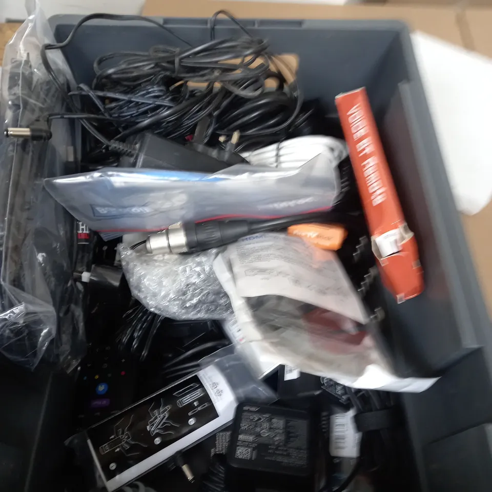 APPROXIMATELY 20 ELECTRICAL ITEMS TO INCLUDE POWER CABLES, REMOTE CONTROLS AND A FIRESTICK 