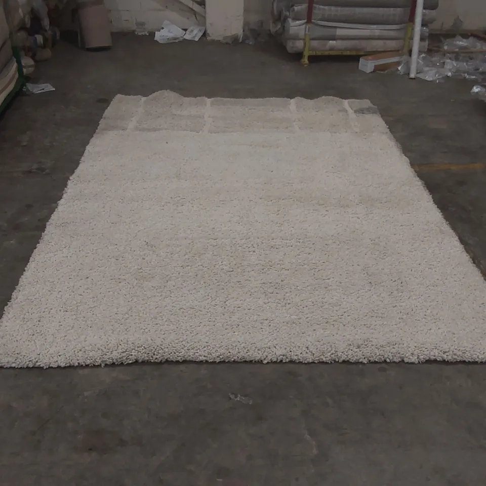 QUALITY DESIGNER FLUFFY RUG - APPROXIMATELY 320 x 240cm
