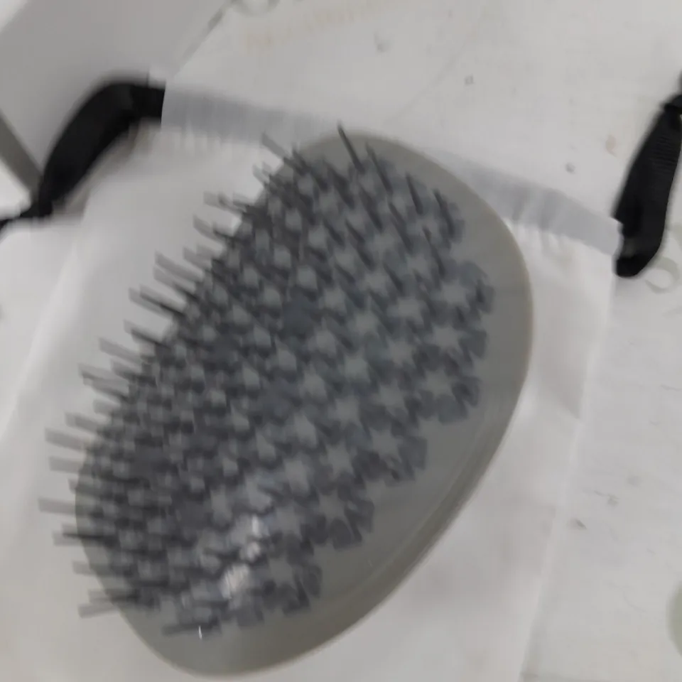 BOXED MANTA PULSE FLEXIBLE HAIRBRUSH