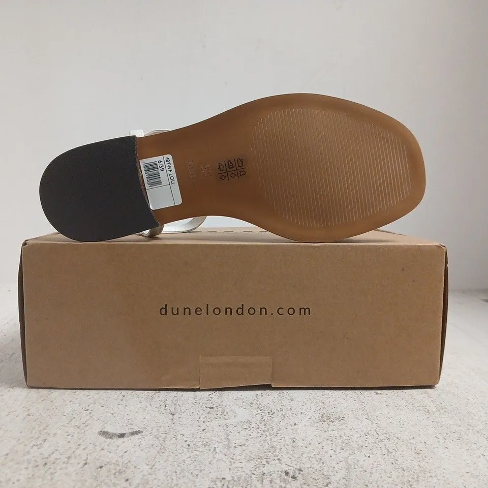 BOXED PAIR OF DUNE LONDON OPEN TOE FLAT SANDALS IN WHITE SIZE 6