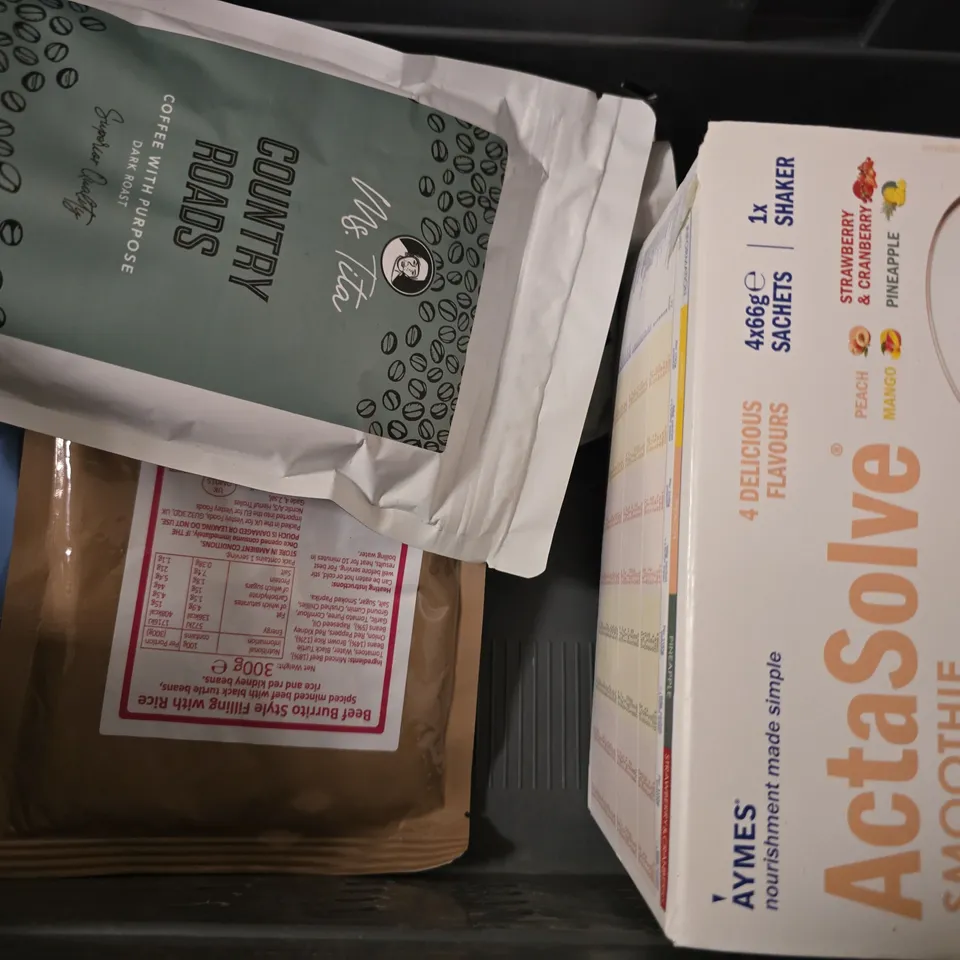 APPROXIMATELY 8 ASSORTED FOOD ITEMS TO INCLUDE - GRIND EXTRA DARK COFFEE PODS , PROTEIN CHOCOLATE ETC