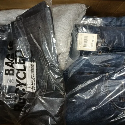APPROXIMATELY 15 ASSORTED CLOTHING ITEMS IN VARIOUS SIZES, COLOURS & STYLES TO INCLUDE HOLD ME LONG SLEEVE, LOW RISE WIDE JEAN, LUXE TUCK HEM BOMBER, ETC