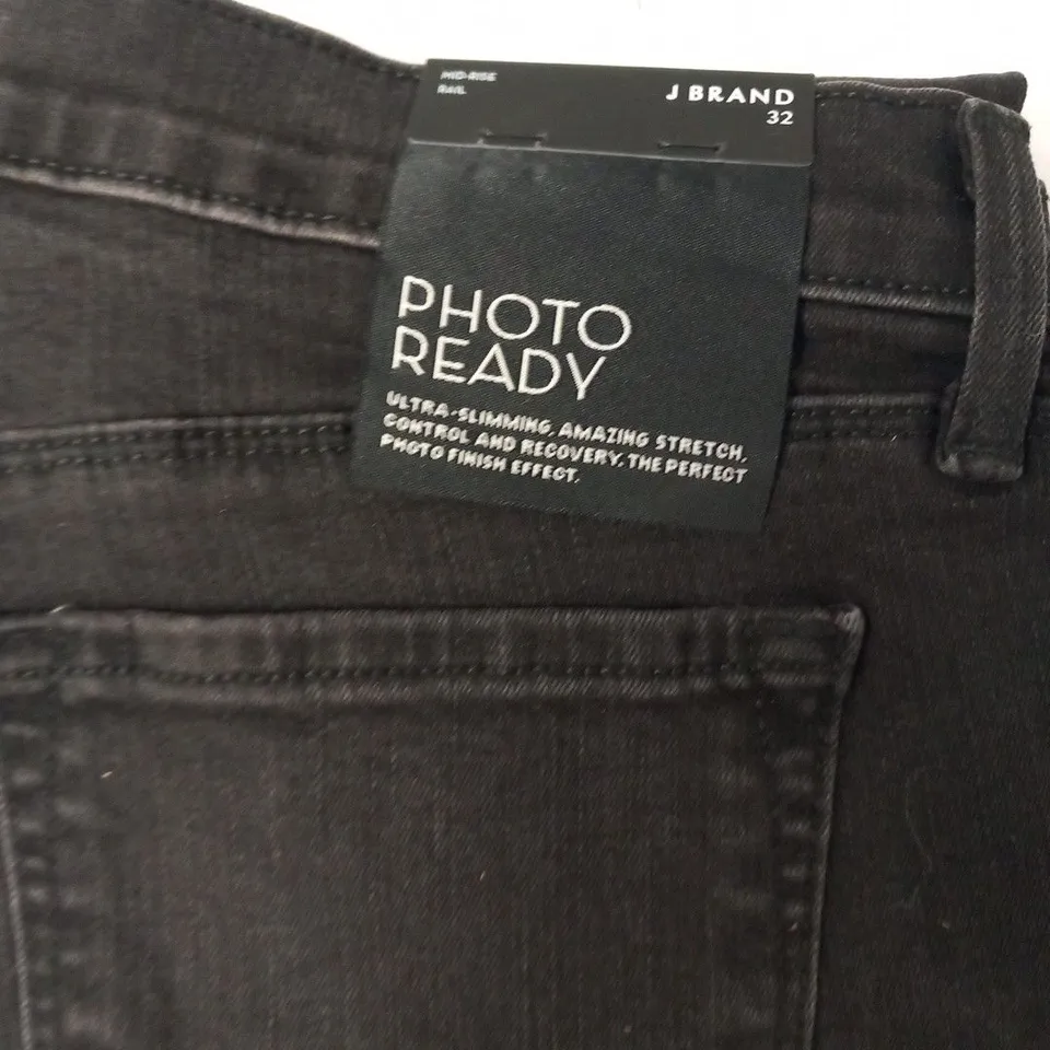 J BRAND PHOTO READY ULTRA SLIMMING MID RISE RAIL JEANS SIZE 32