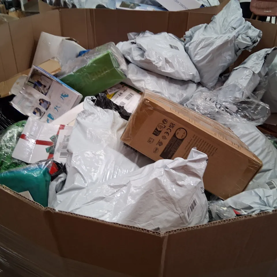 PALLET CONSISTING OF A LARGE QUANTITY OF HOSES AND WATER BASED PRODUCTS TO INCLUDE; FOLDABLE PET POOL AND INFLATABLES