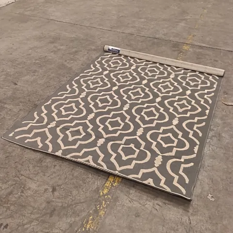 QUALITY DESIGNER AREA RUG - APPROXIMATELY 230CM X 160CM