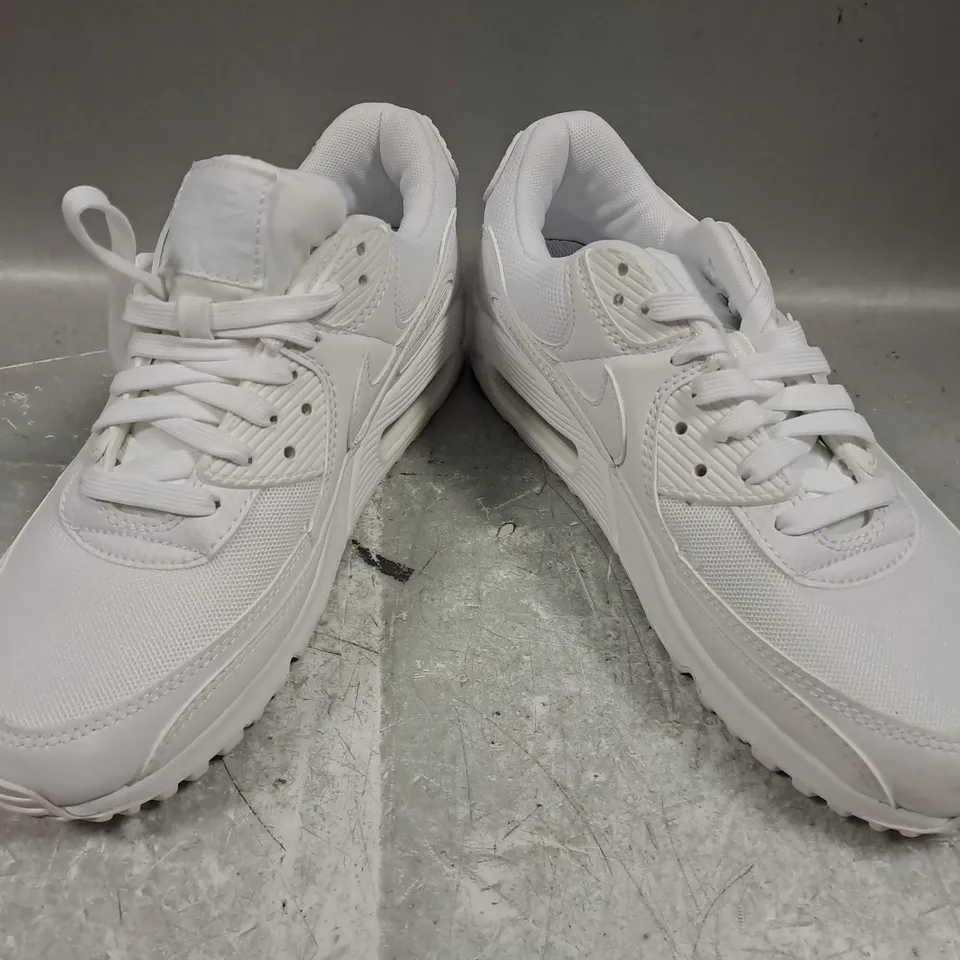 PAIR OF NIKE AIR MAX SHOES IN WHITE UK SIZE 6