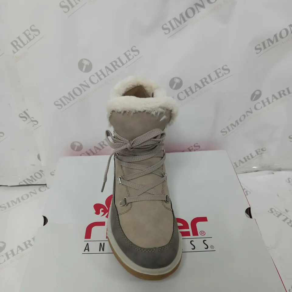 BOXED PAIR OF RIEKER ANTISTRESS WARM HIKING BOOTS SIZE 6 CREAM 