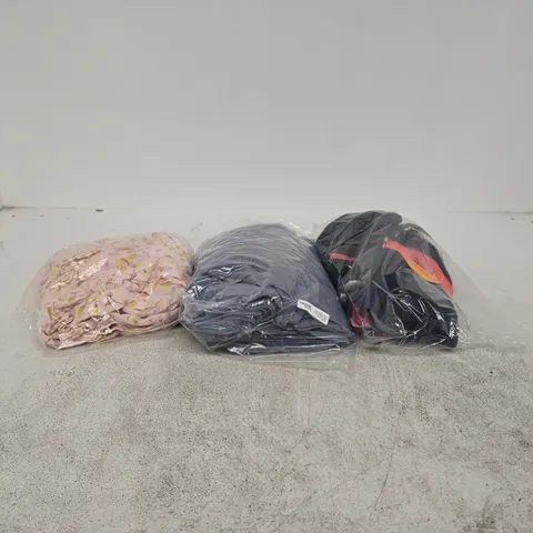 BOX OF APPROXIMATELY 20 ASSORTED HOUSEHOLD ITEMS TO INCLUDE CLOTHING ETC