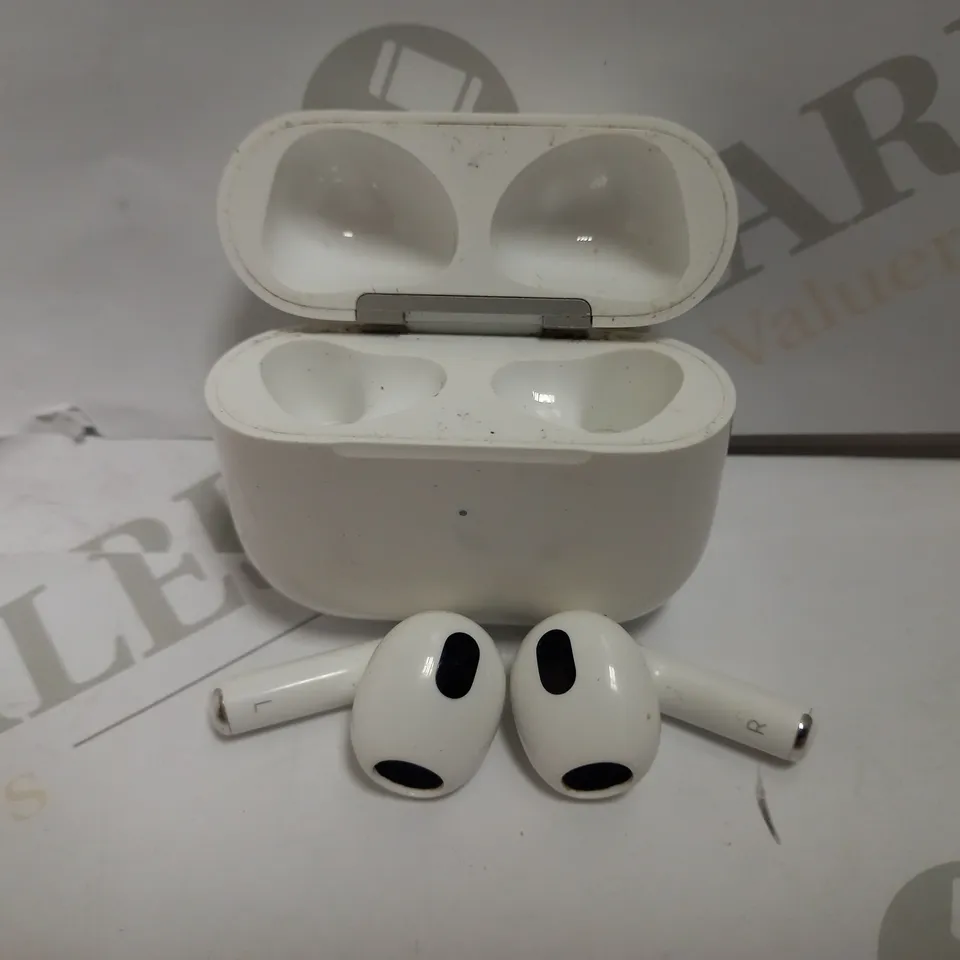 APPLE AIRPODS - A2566