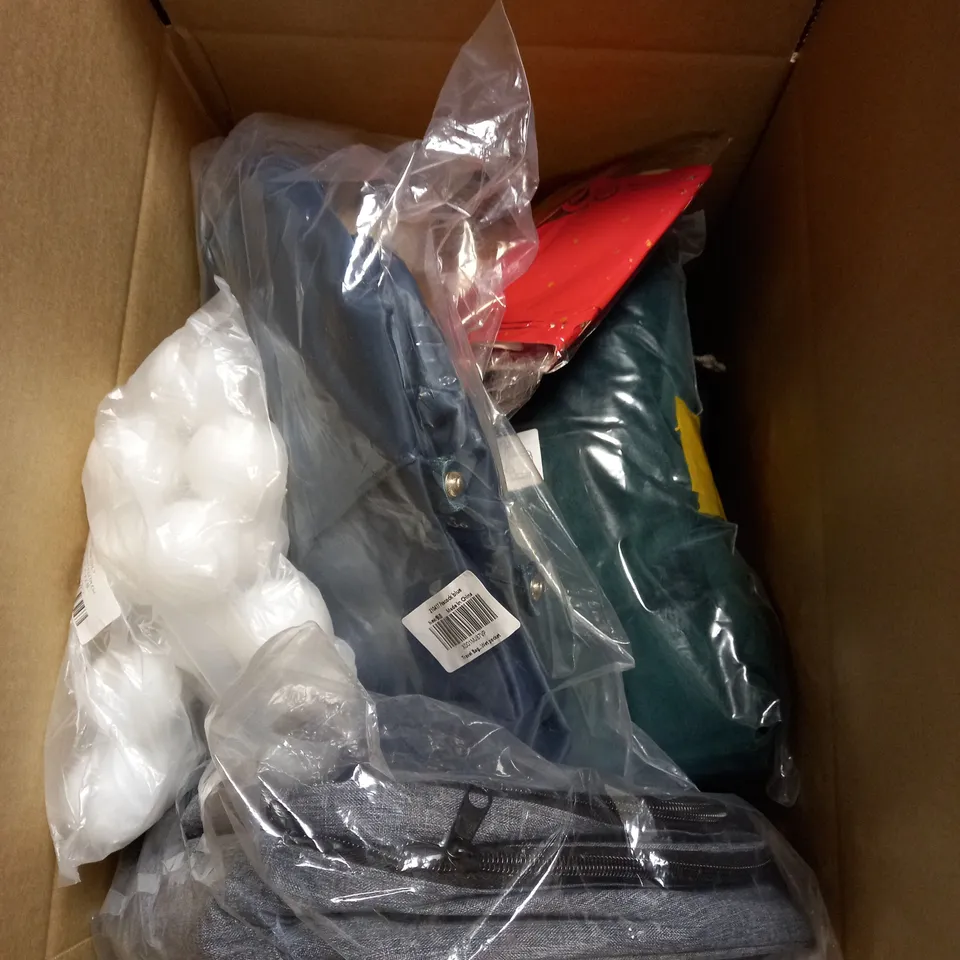 BOX OF APPROXIMATELY 15 ASSORTED HOUSEHOLD ITEMS TO INCLUDE SMALL BIRD FEEDER, TEA TOWEL, WINDOW INSULATION KIT ETC