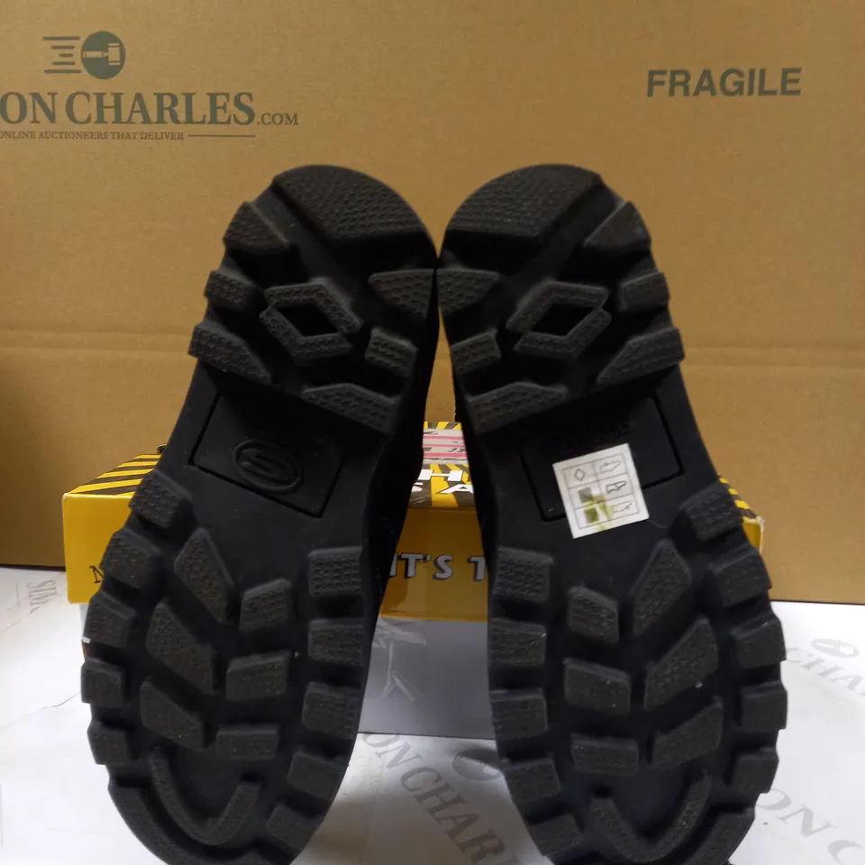SKETCHERS ROADIES TRAINER SIZE 3