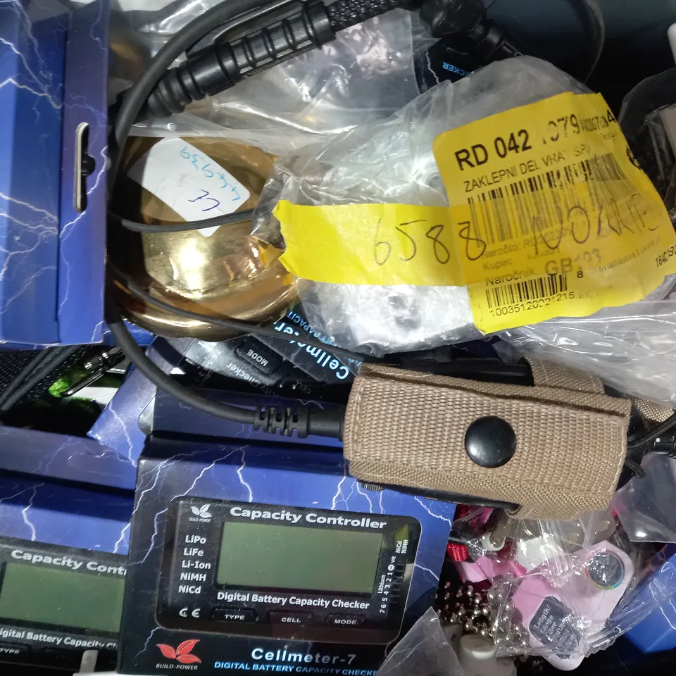 LOT OF APPROXIMATELY 10 ASSORTED HOUSEHOLD ITEMS TO INCLUDE CELLMETER 7 CAPACITY CONTROLLER, ALL USE MAGNETIC MOUNT HOLDER, HIGH DEFINITION RUBBER ROLLERS, ETC