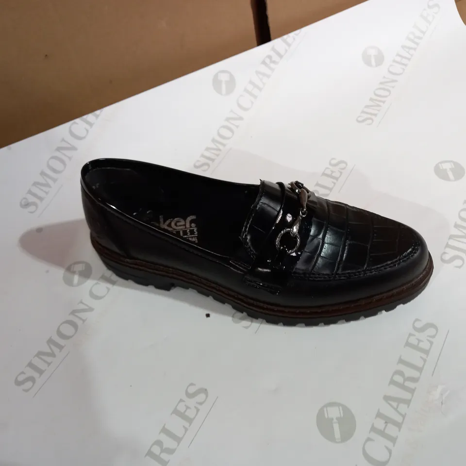 RIEKER BLACK LOAFER SIZE 5