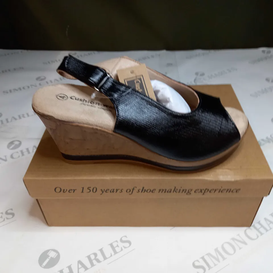 BOXED CUSHION WALK HEELED SLIP ON SANDALS - SIZE 4