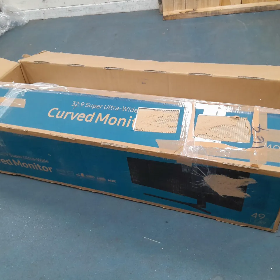 SAMSUNG CURVED 49" MONITOR - CJ89