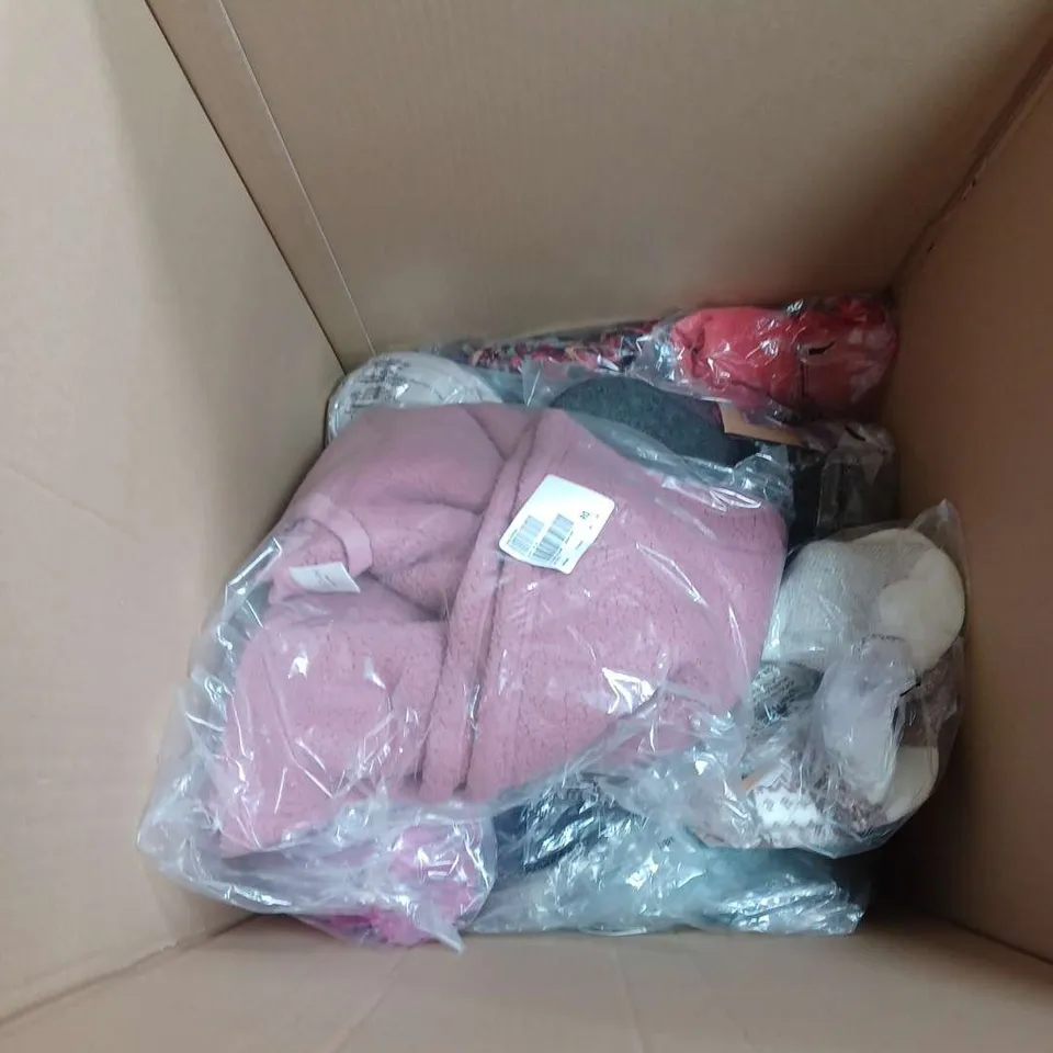 APPROXIMATELY 20 LADIES CLOTHING ITEMS IN VARIOUS COLOURS, SIZES AND STYLES