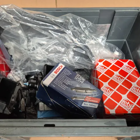 APPROXIMATELY 6 ASSORTED VEHICLE PARTS & ACCESSORIES