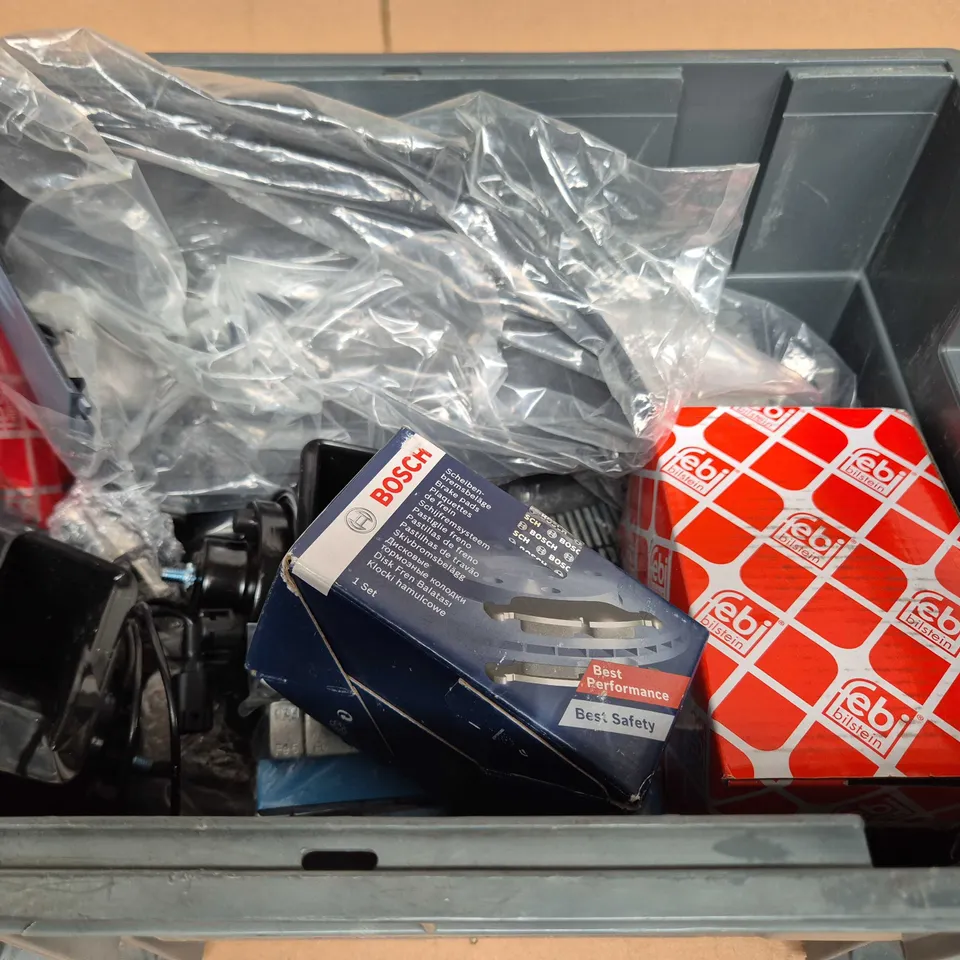 APPROXIMATELY 6 ASSORTED VEHICLE PARTS & ACCESSORIES